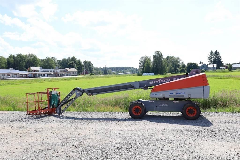 SkyJack SJ 45T Vertikální sloupové výtahy