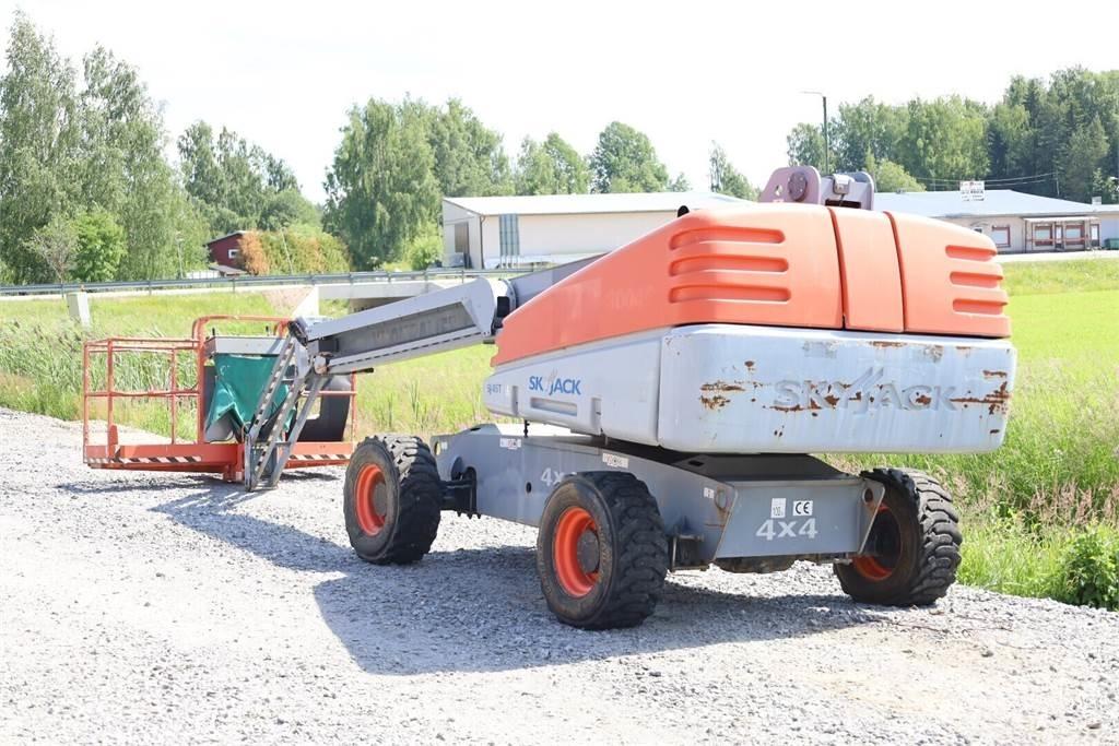 SkyJack SJ 45T Vertikální sloupové výtahy