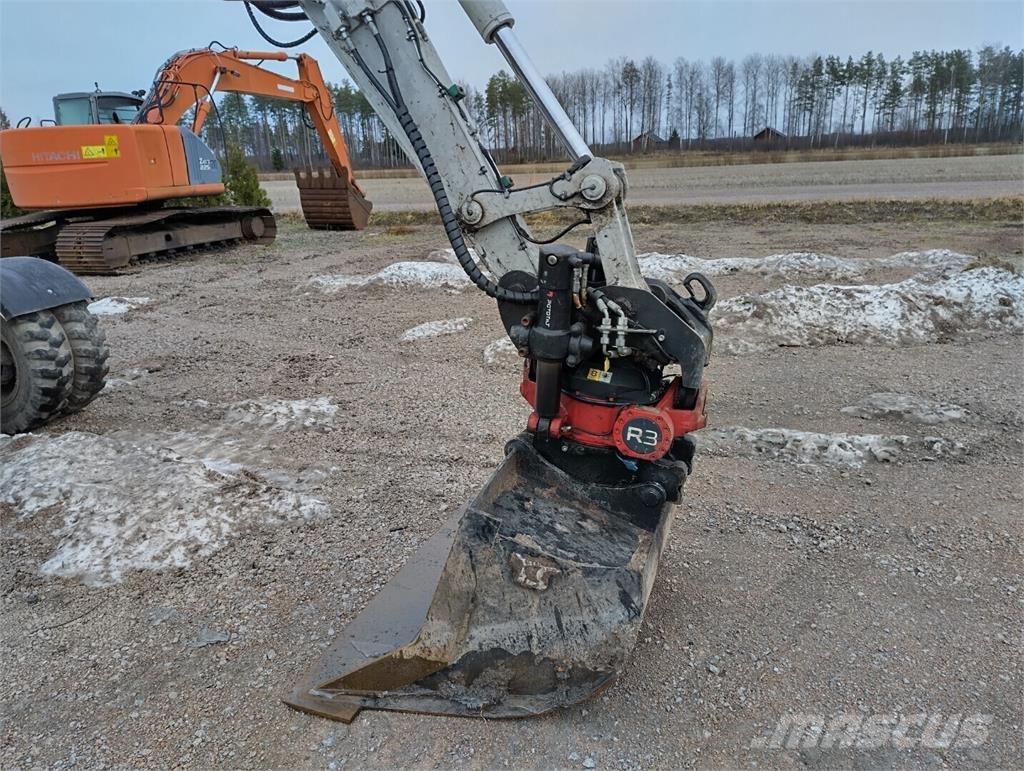 Takeuchi TB295W Kolová rýpadla