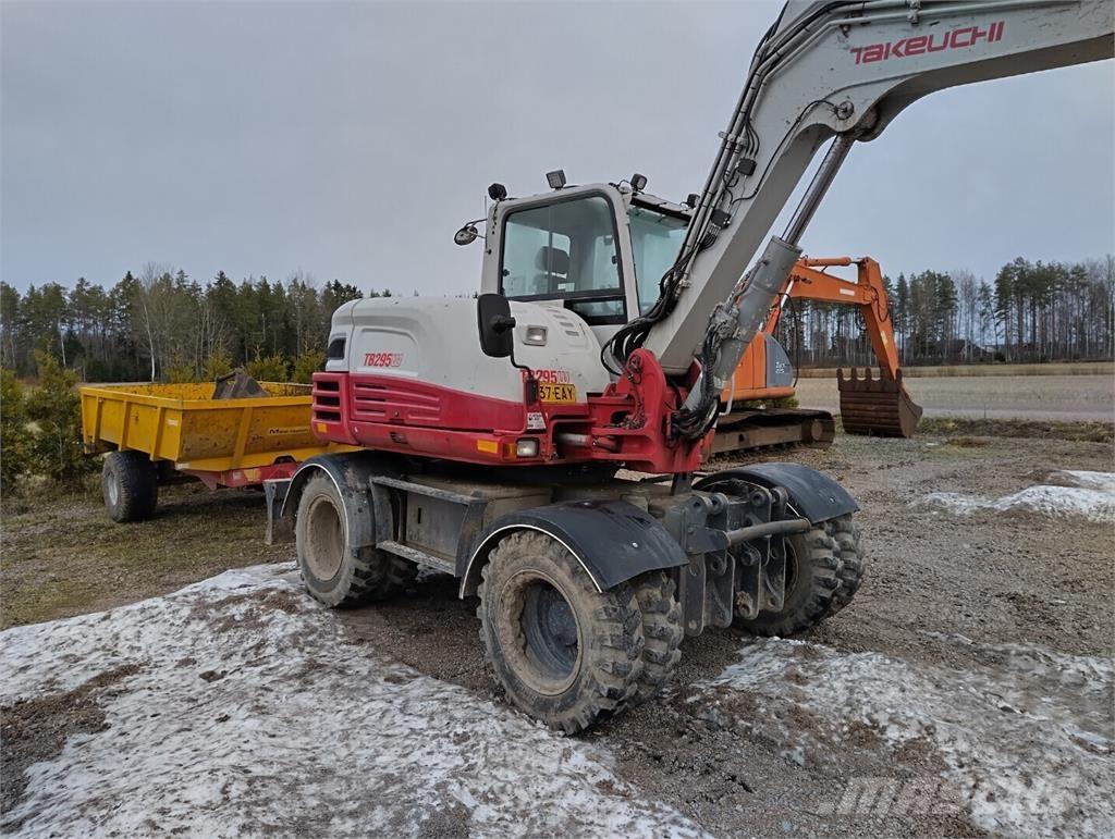 Takeuchi TB295W Kolová rýpadla