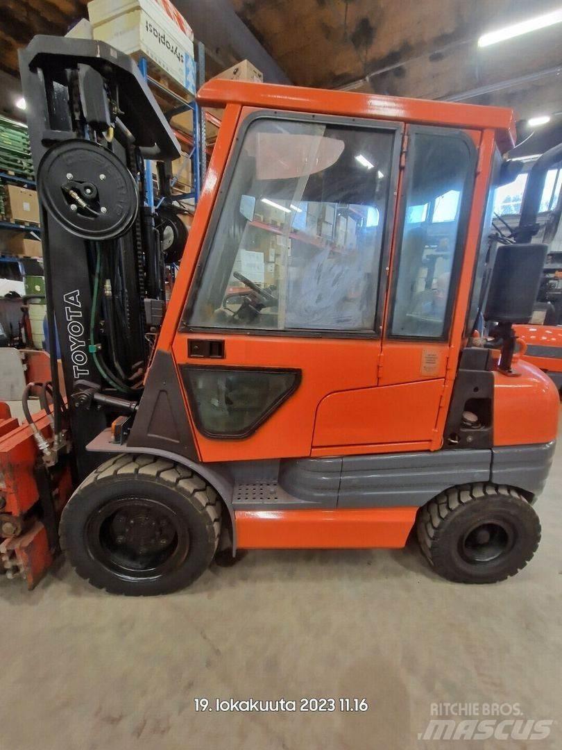 Toyota 02-6FDF30 Dieselové vozíky