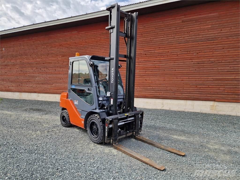 Toyota 02-8FDF30 Dieselové vozíky