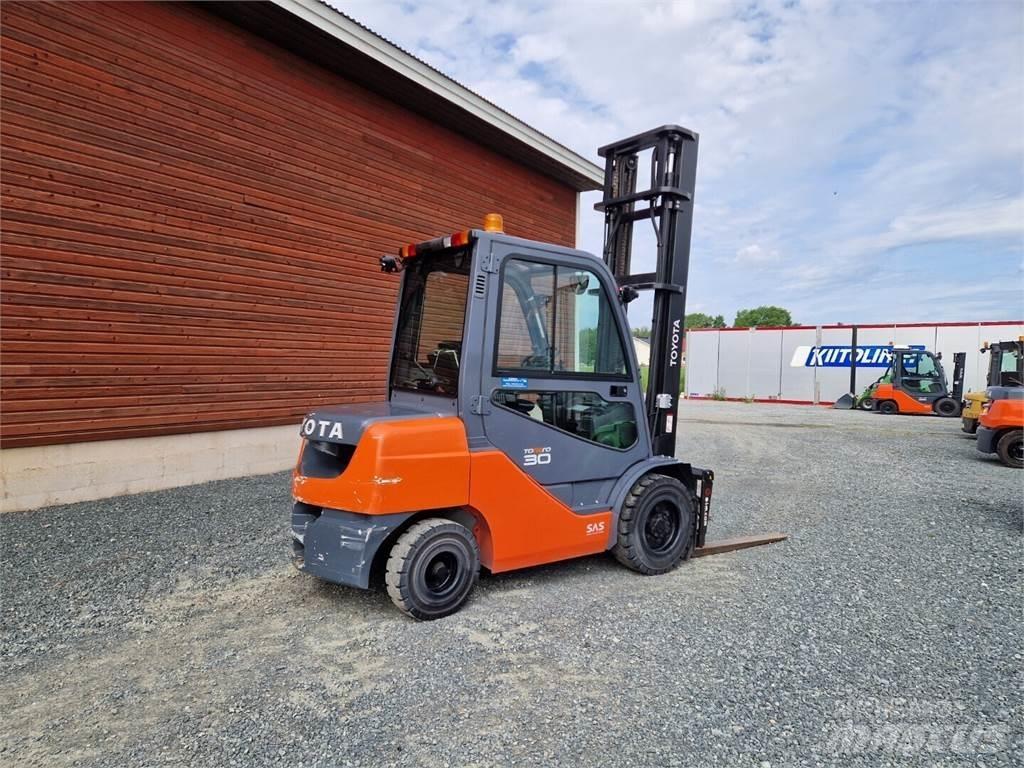 Toyota 02-8FDF30 Dieselové vozíky