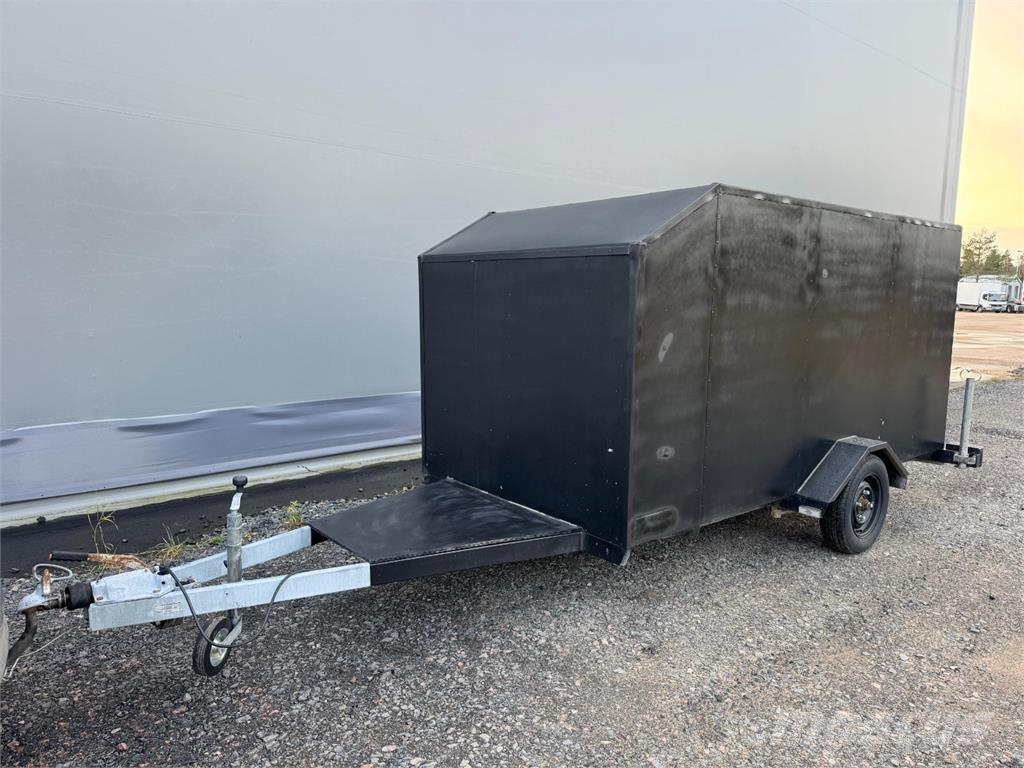  Umpiperäkärry Lehké přívěsy do 3500 kg