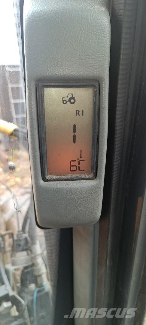 Valtra 8450 Traktory