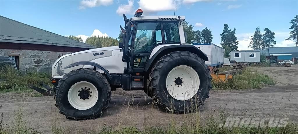 Valtra T 180 Traktory