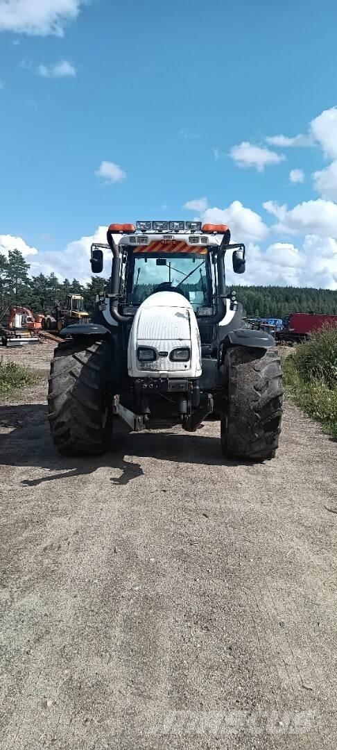 Valtra T 180 Traktory