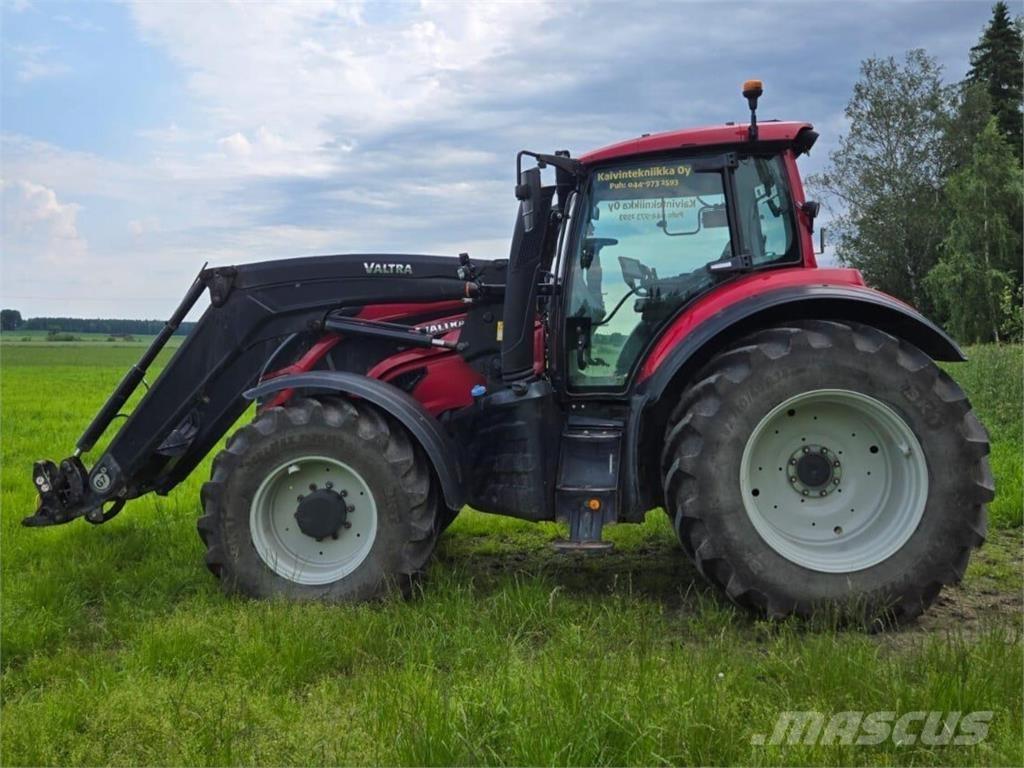 Valtra T144 Versu Traktory