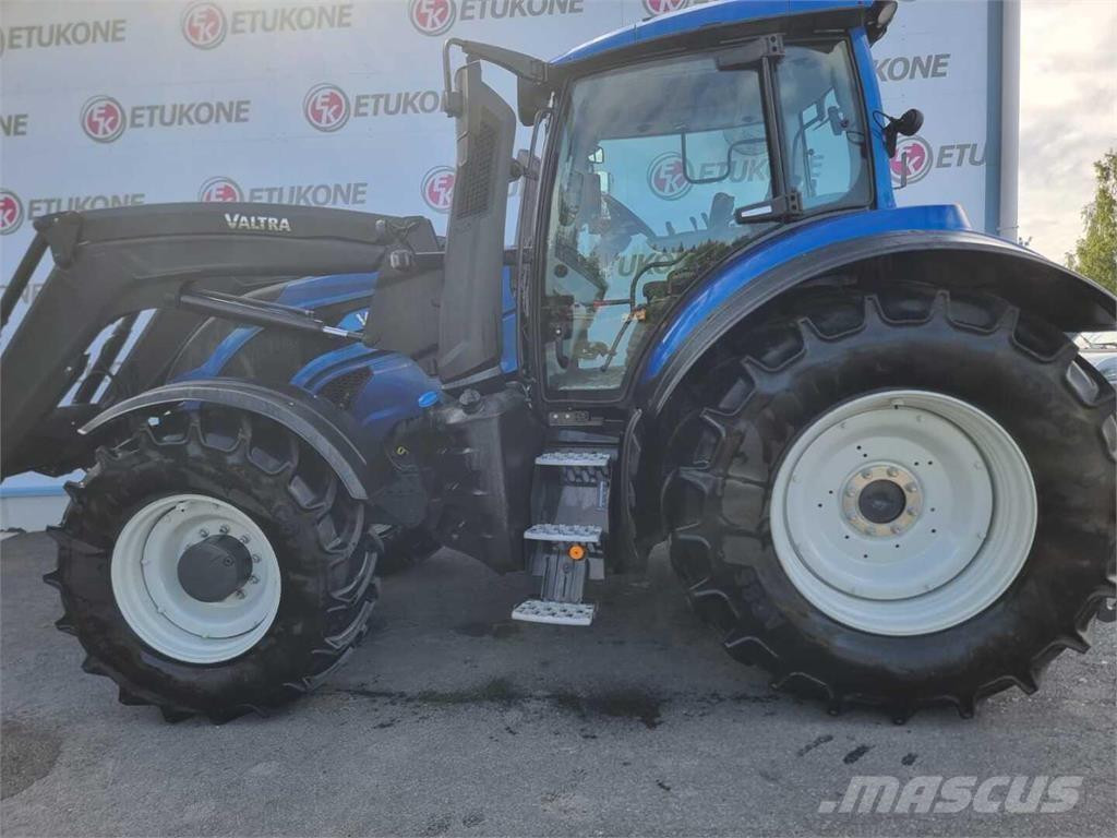 Valtra T145 Traktory