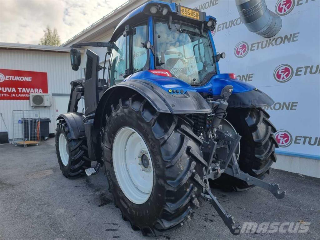 Valtra T145 Traktory