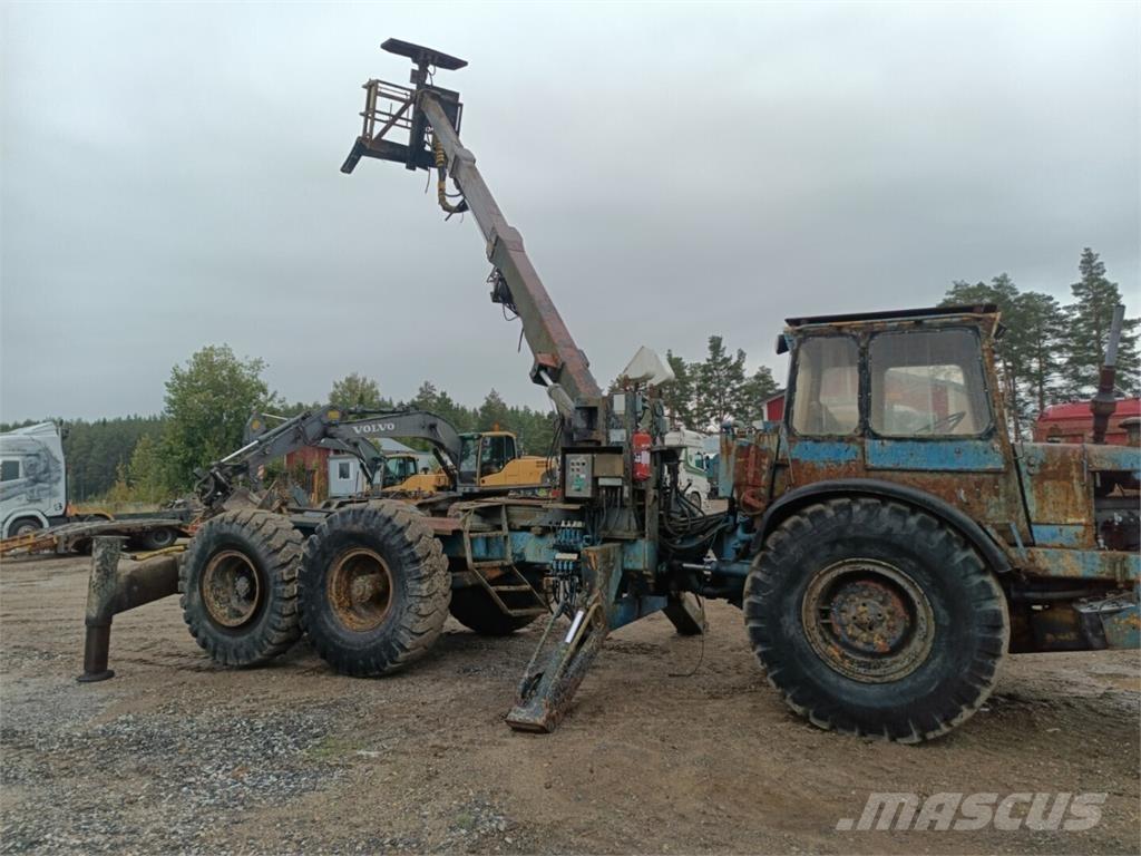 Volvo BM DR 860 Vertikální sloupové výtahy