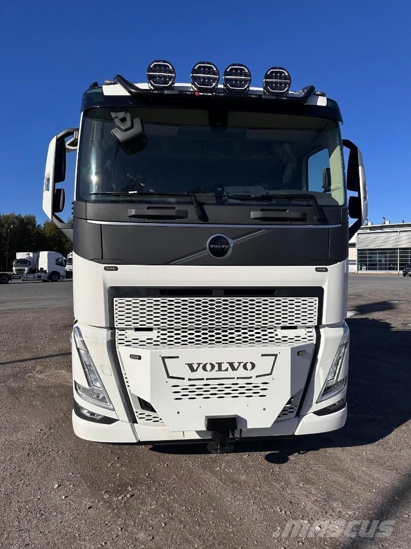 Volvo FH13 8x4 Nakládací jeřáby