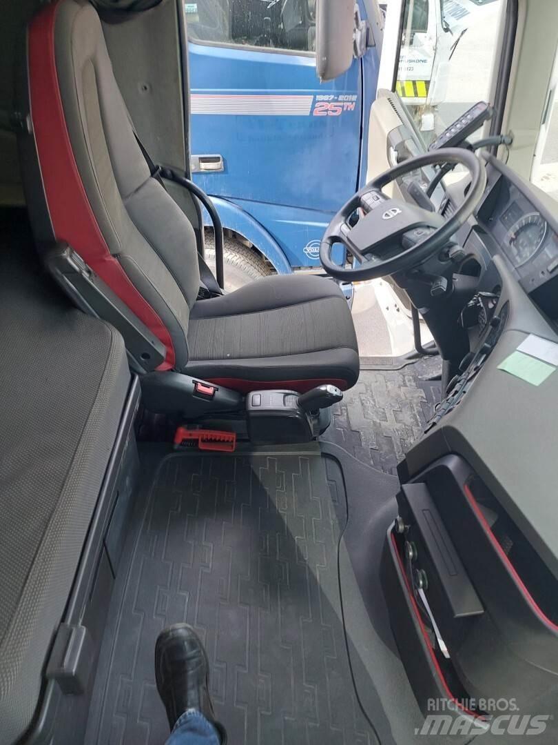 Volvo FH500 8x4 Hákový nosič kontejnerů