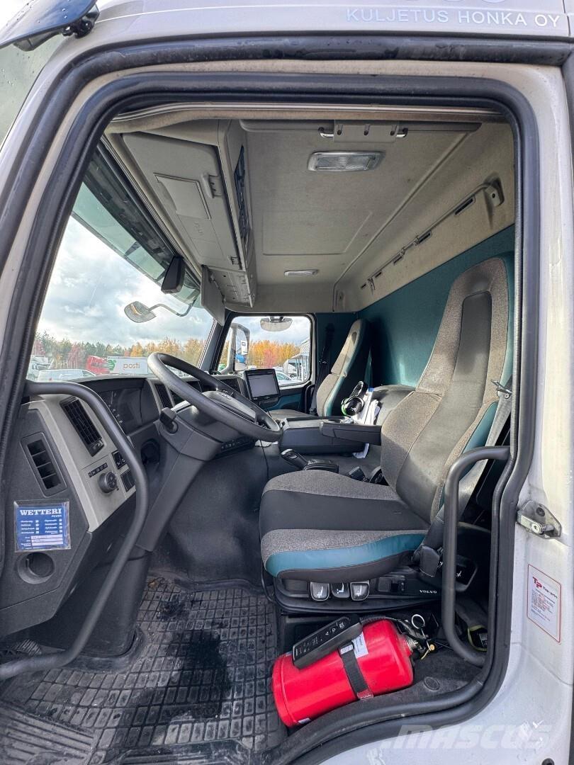 Volvo FM330 6x2 Chladírenské nákladní vozy