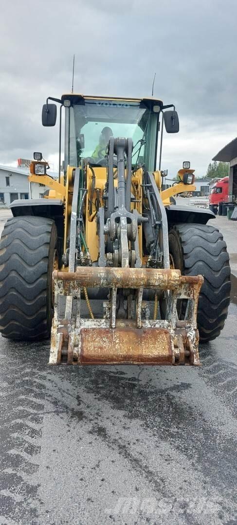 Volvo L 120G Kolové nakladače