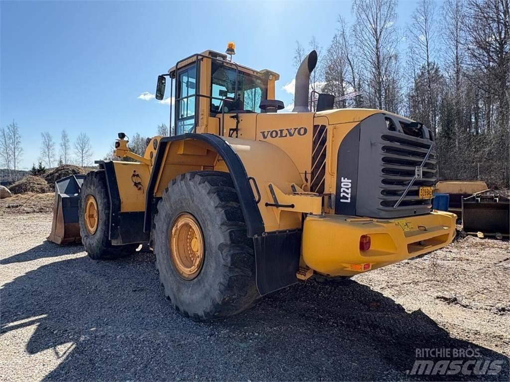 Volvo L 220 F Kolové nakladače