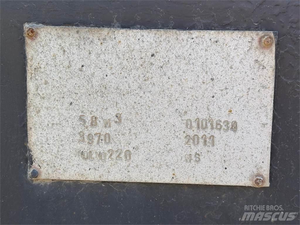 Volvo L 220 F Kolové nakladače