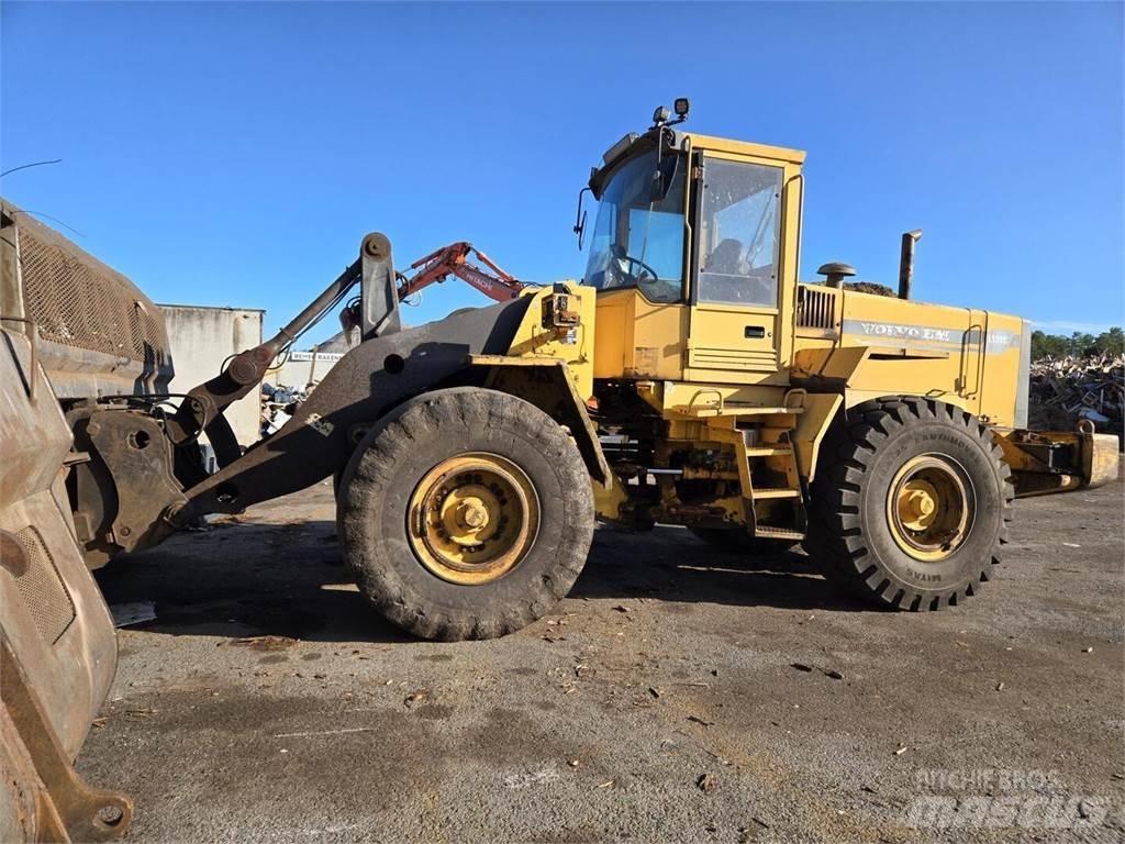 Volvo L120C Kolové nakladače