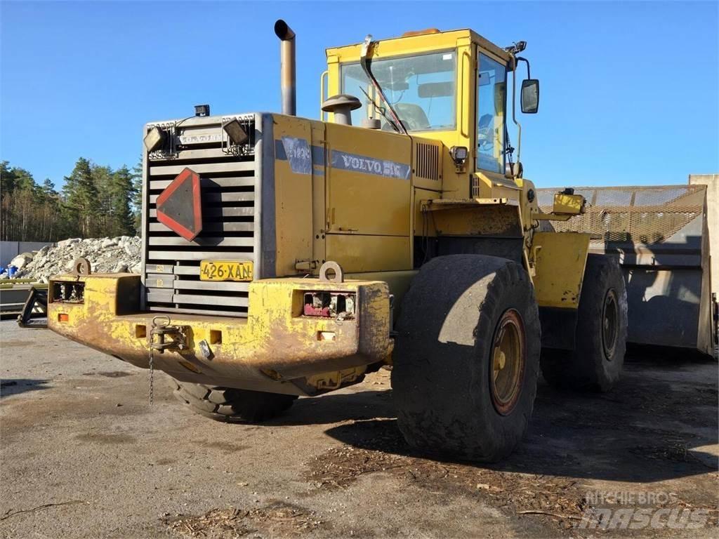 Volvo L120C Kolové nakladače