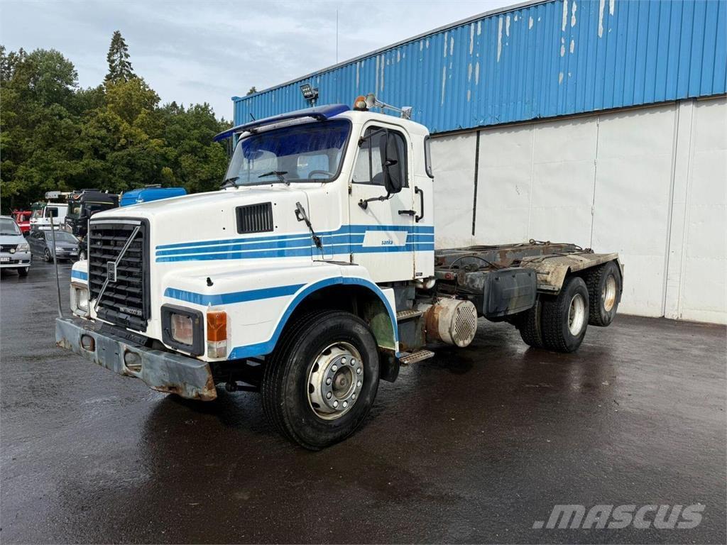 Volvo N10 6x2 Hákový nosič kontejnerů
