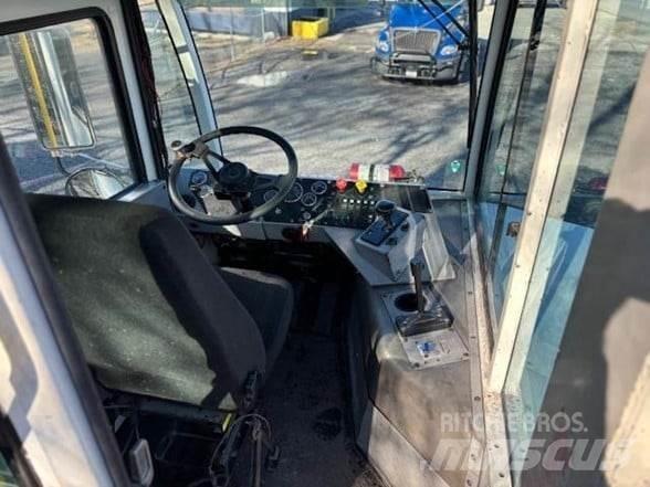 Autocar XSPOTTER Terminálový tahač