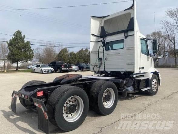 Volvo VNL64T300 Tahače