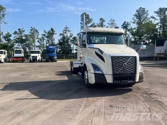 Volvo VNL64T300 Tahače