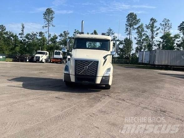 Volvo VNL64T300 Tahače