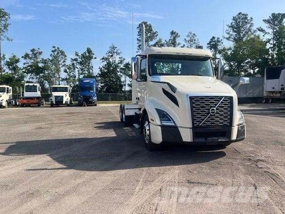 Volvo VNL64T300 Tahače