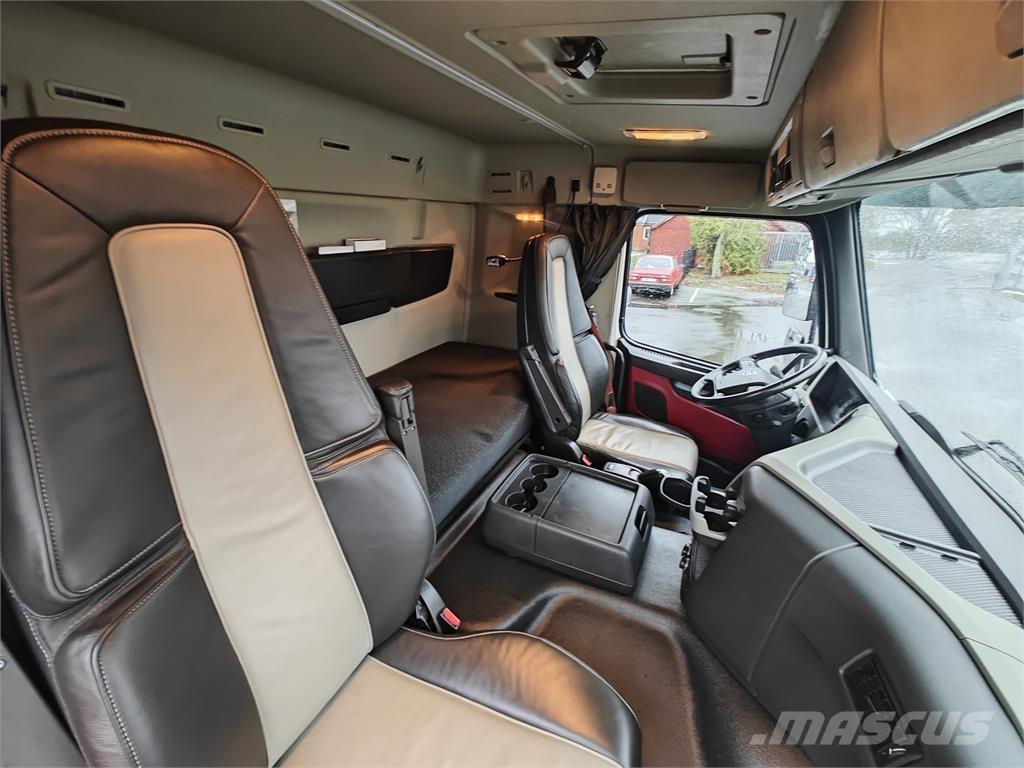 Volvo FM330 Skříňová nástavba