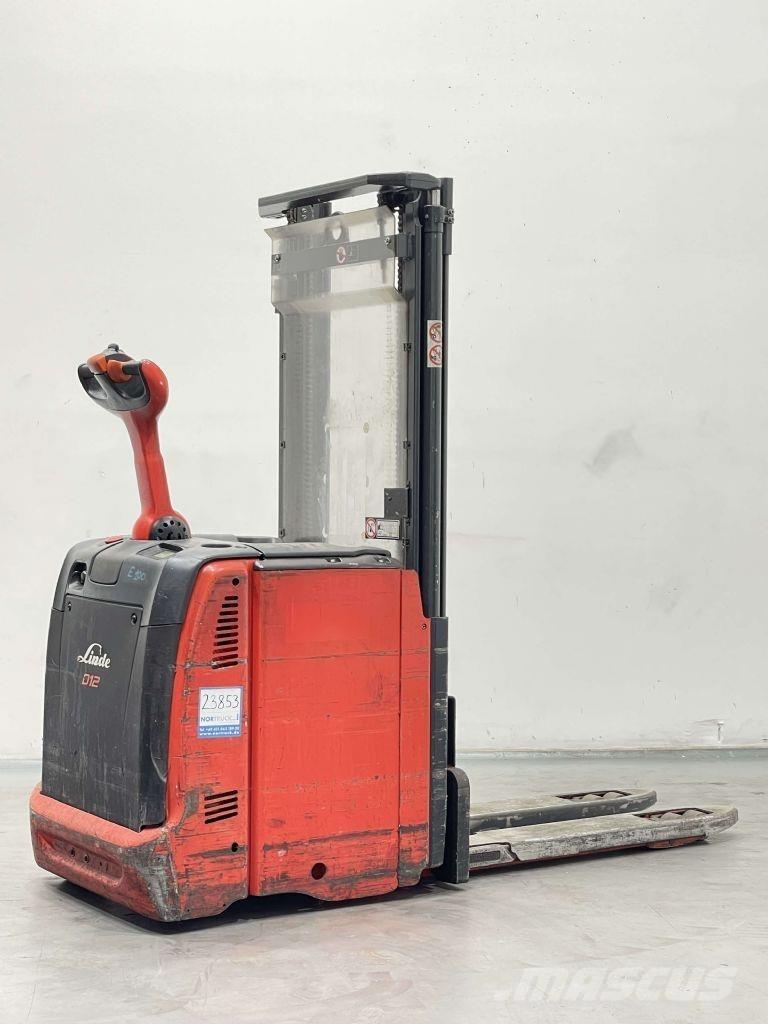 Linde D12-133 Ručně vedené vysokozdvižné vozíky