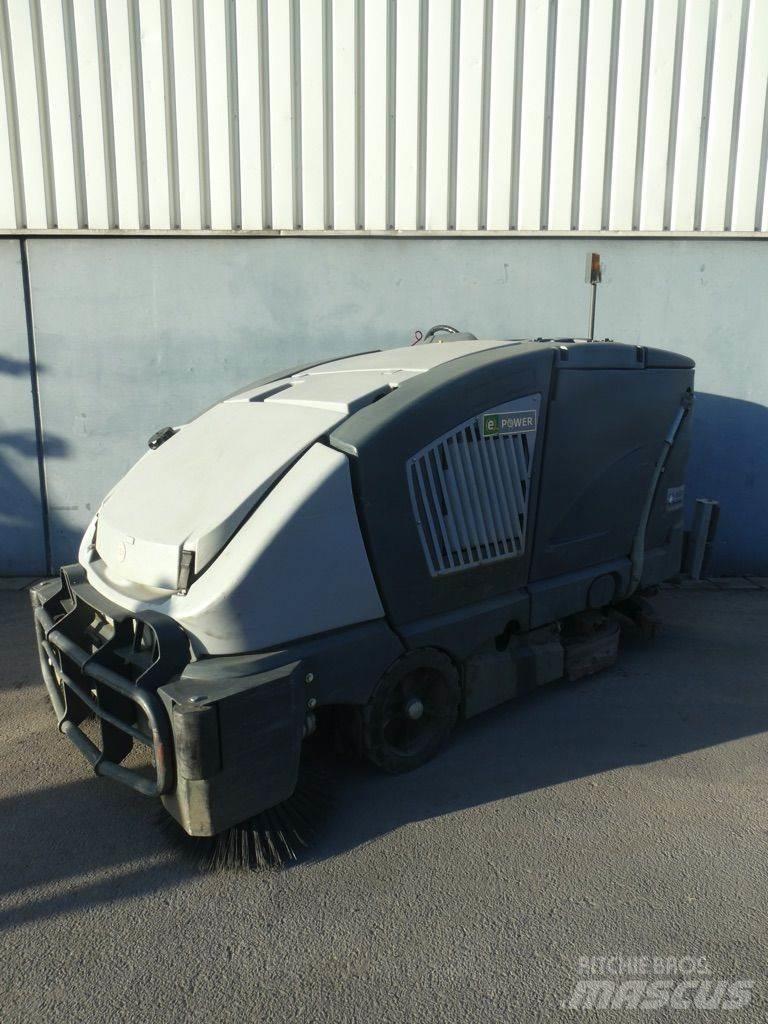 Nilfisk CS7000 1200B Zametací stroje