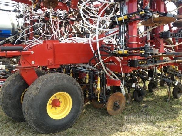 Bourgault 3310 Mechanické secí stroje