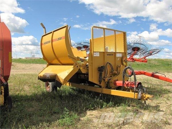 Haybuster 2650 Drtiče a řezače balíků