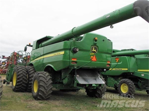 John Deere S680 Sklízecí mlátičky