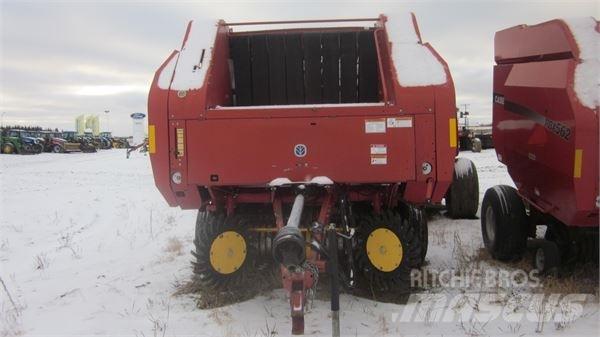 New Holland BR780 Lis na válcové balíky