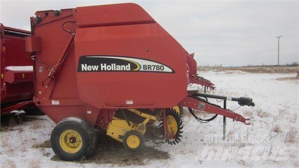 New Holland BR780 Lis na válcové balíky