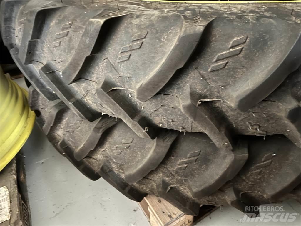  300/95X52 270/95X36 Pneumatiky, kola a ráfky