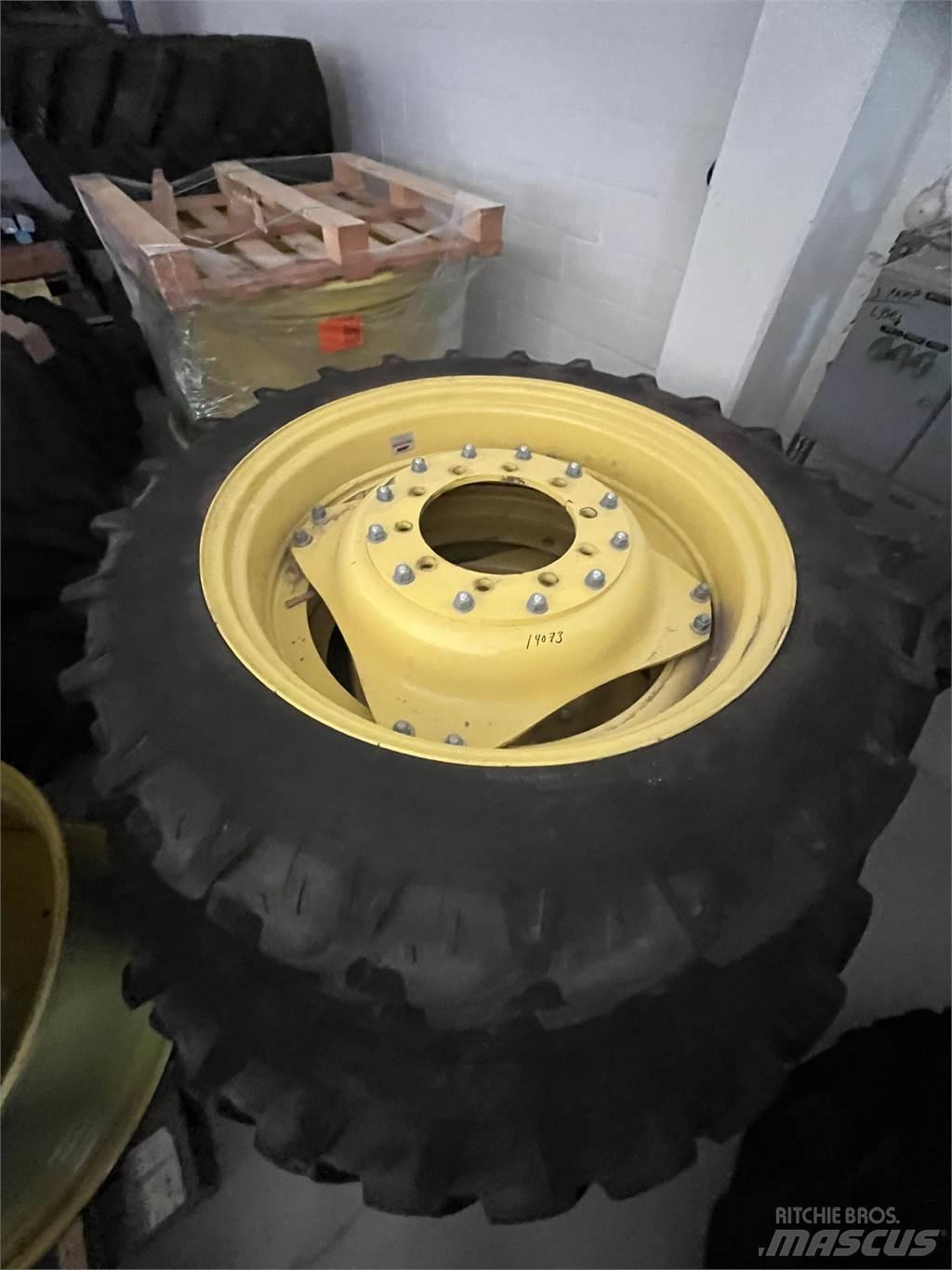  300/95X52 270/95X36 Pneumatiky, kola a ráfky