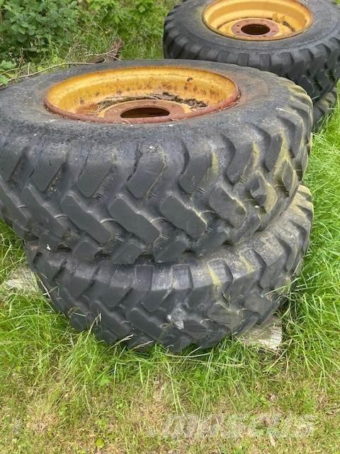  4ST LASTMASKINSDÄCK Pneumatiky, kola a ráfky