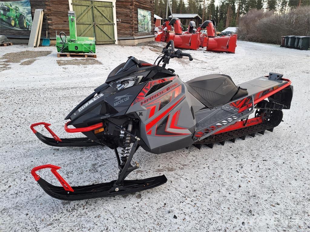 Arctic Cat M 8000 ALPHA Sněžné skútry