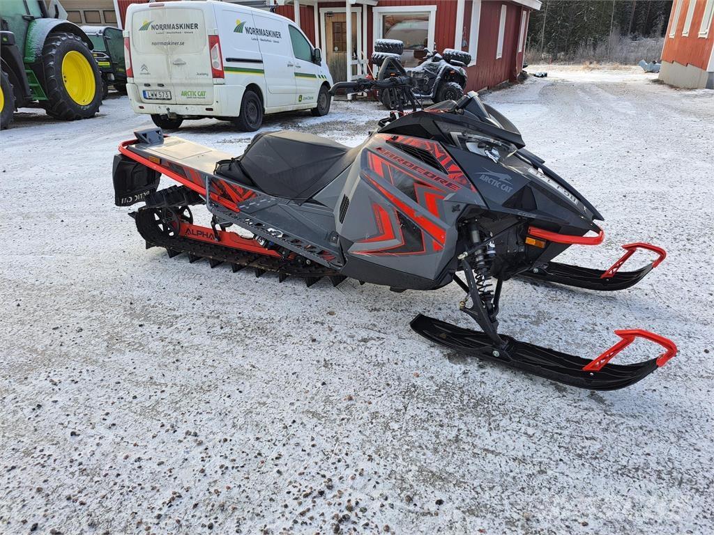 Arctic Cat M 8000 ALPHA Sněžné skútry