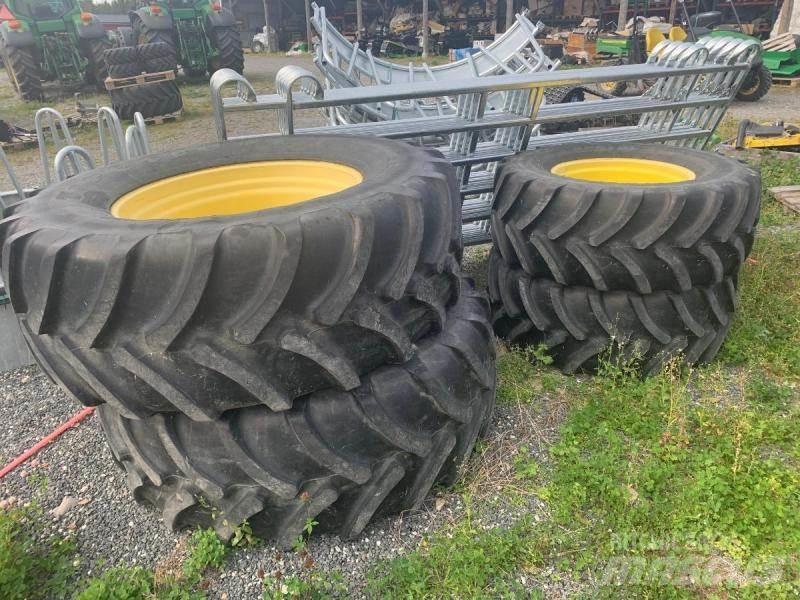 Firestone Däck på fälg Pneumatiky, kola a ráfky
