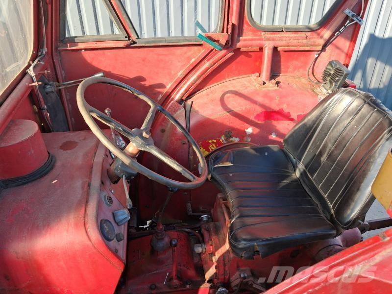 International 414 Traktory