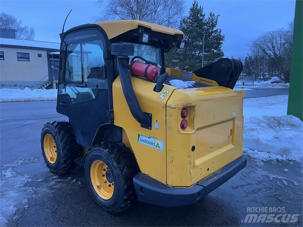 JCB 330 SKID STEER Terénní vozidla