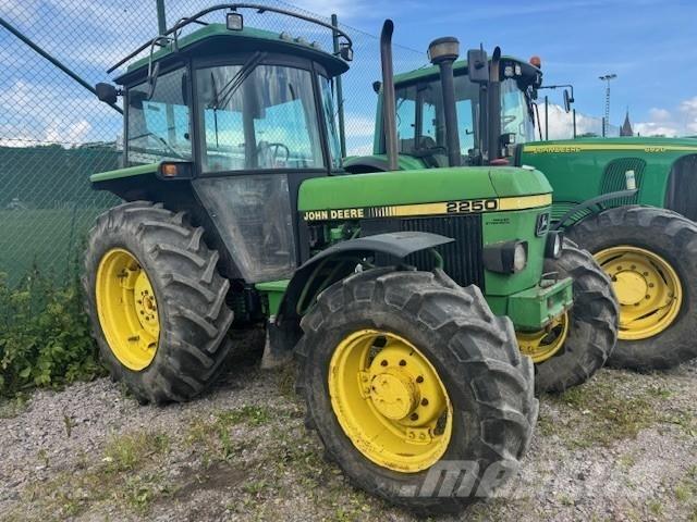 John Deere 2250 TRAKTOR Traktory