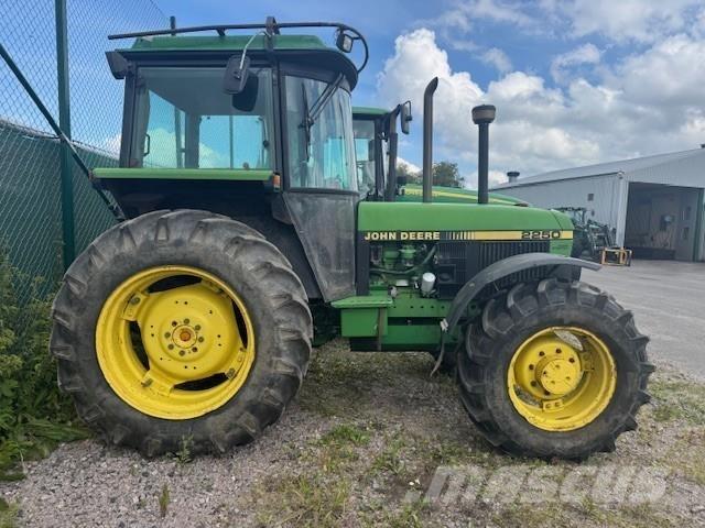 John Deere 2250 TRAKTOR Traktory