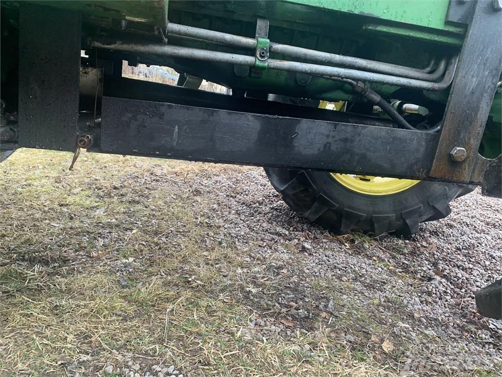 John Deere 2650 Traktory