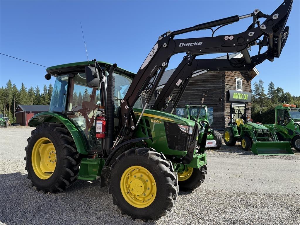 John Deere 5058E Traktory