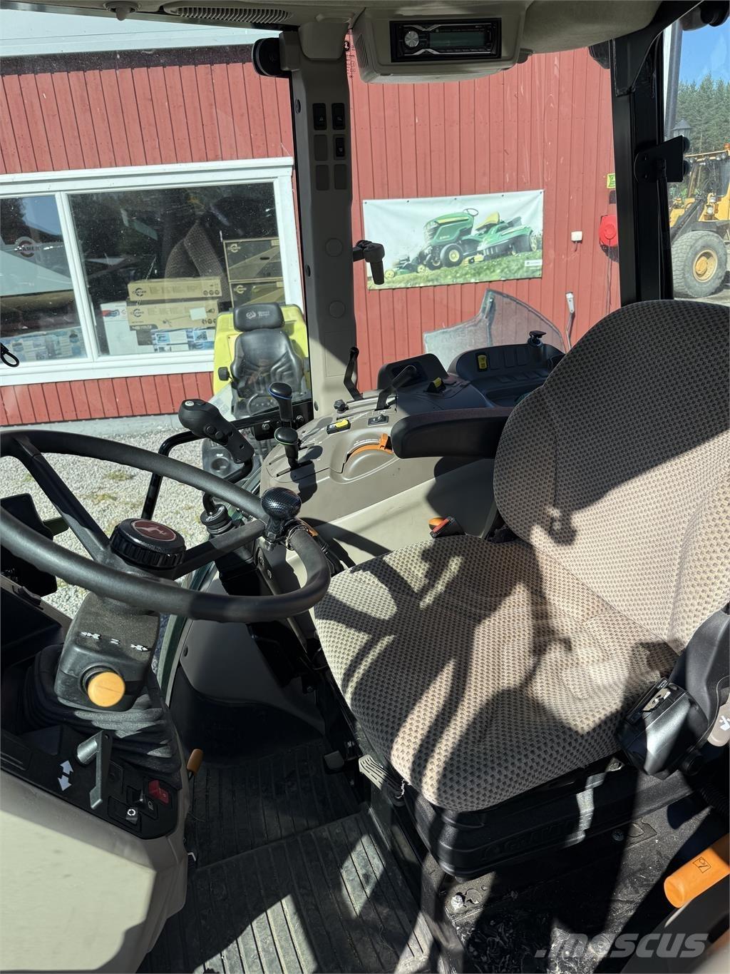 John Deere 5058E Traktory